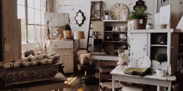 Buttonhole Consignment -- Home Decor