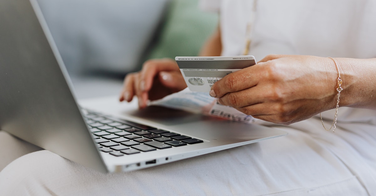 How can retail industry benefit from the online presence and new sales channels?