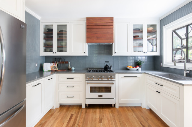 U-shaped kitchen