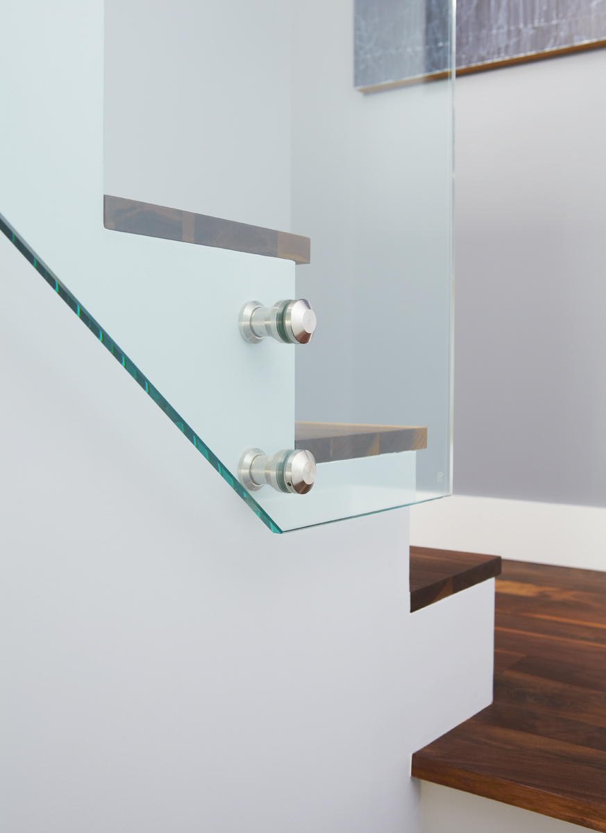 West Toronto: The transformation of a 1973 flat roof split level bungalow into a mid-century modern inspired family home