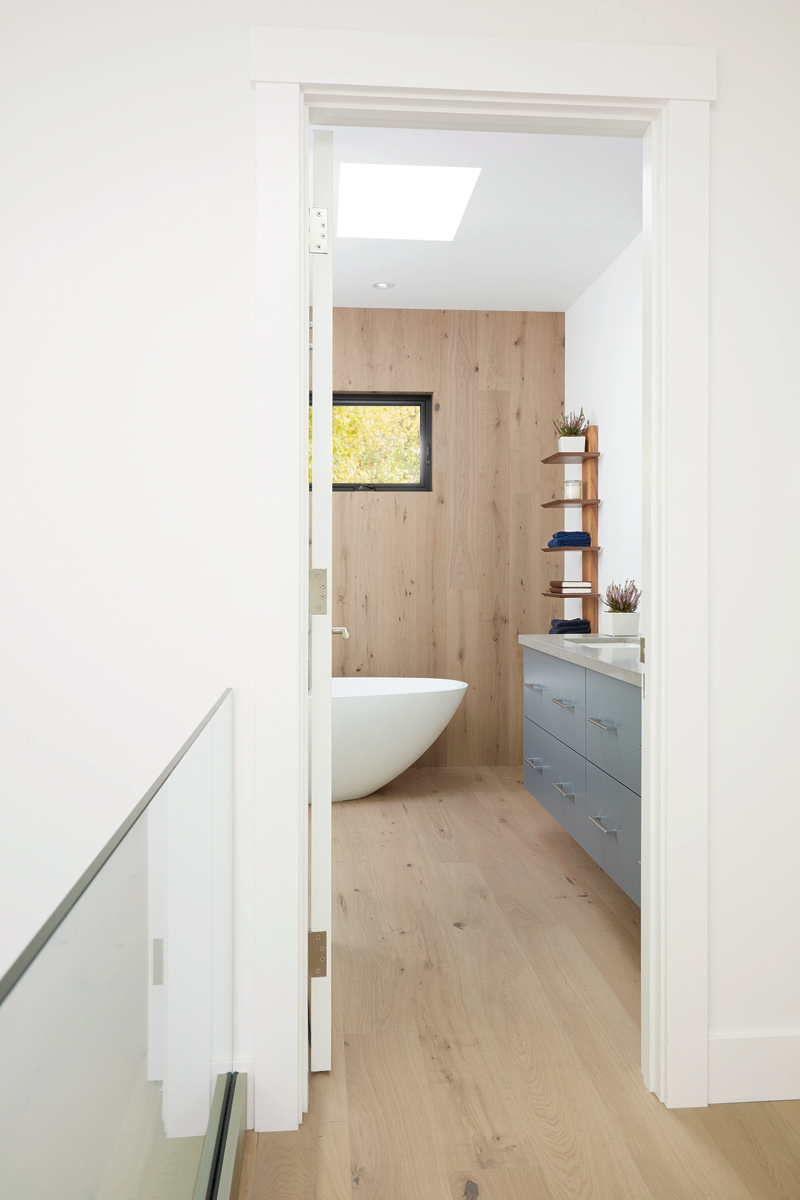 East York: Features included the use of Pizzara black slate, glass mosaic tile and Caesarstone