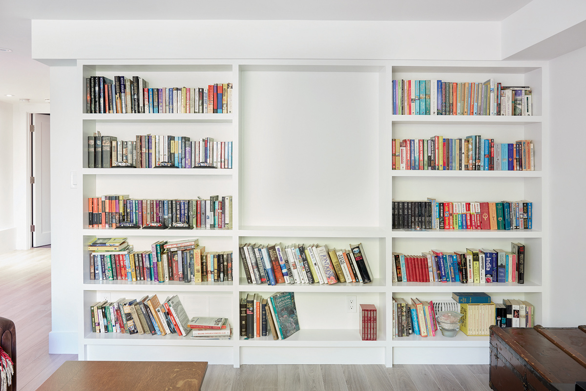 East York: Oiled oak flooring was paired with walnut accents and glass to allow for maximum warmth and light