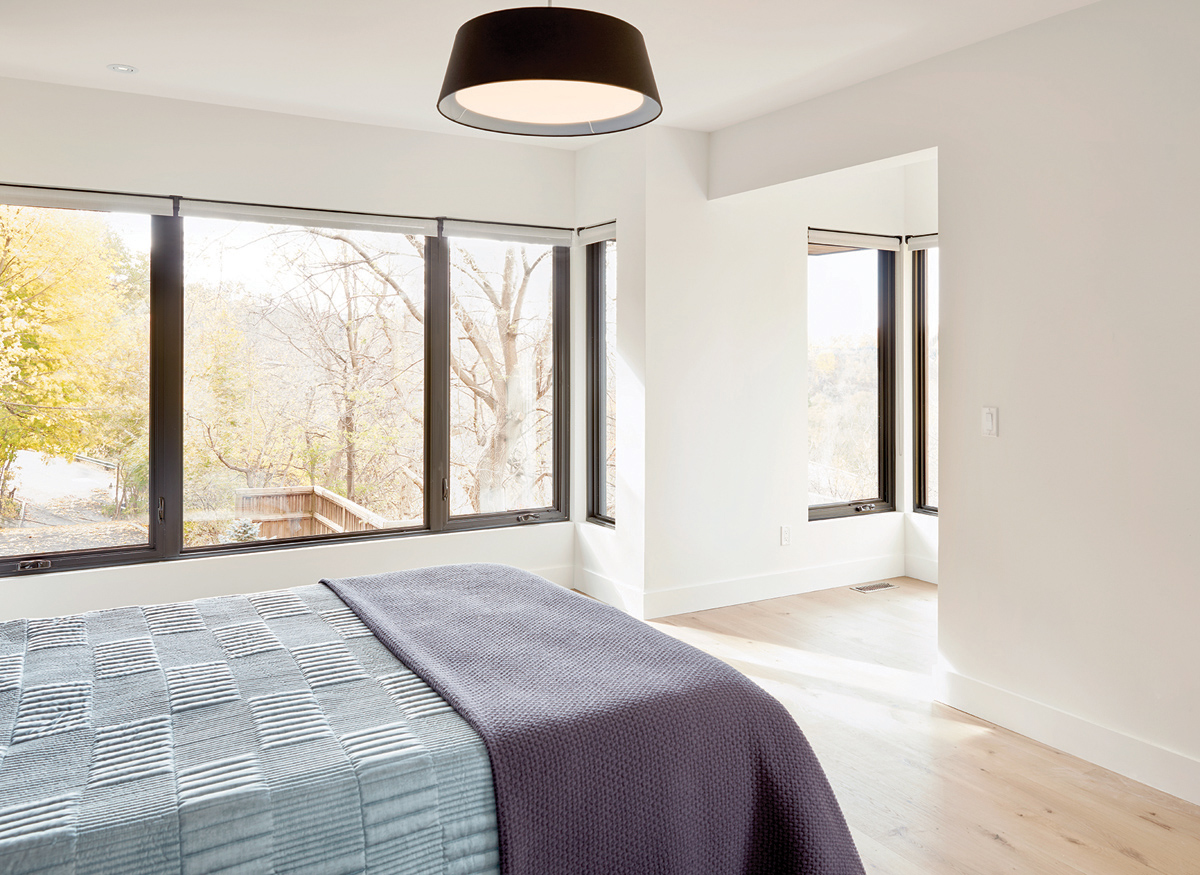 East York: Features included the use of Pizzara black slate, glass mosaic tile and Caesarstone