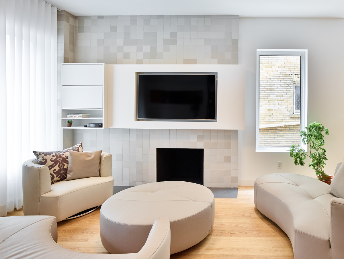 Awe-Inspiring Annex: Open shelves that allow visitors a sneak peak into the living space beyond