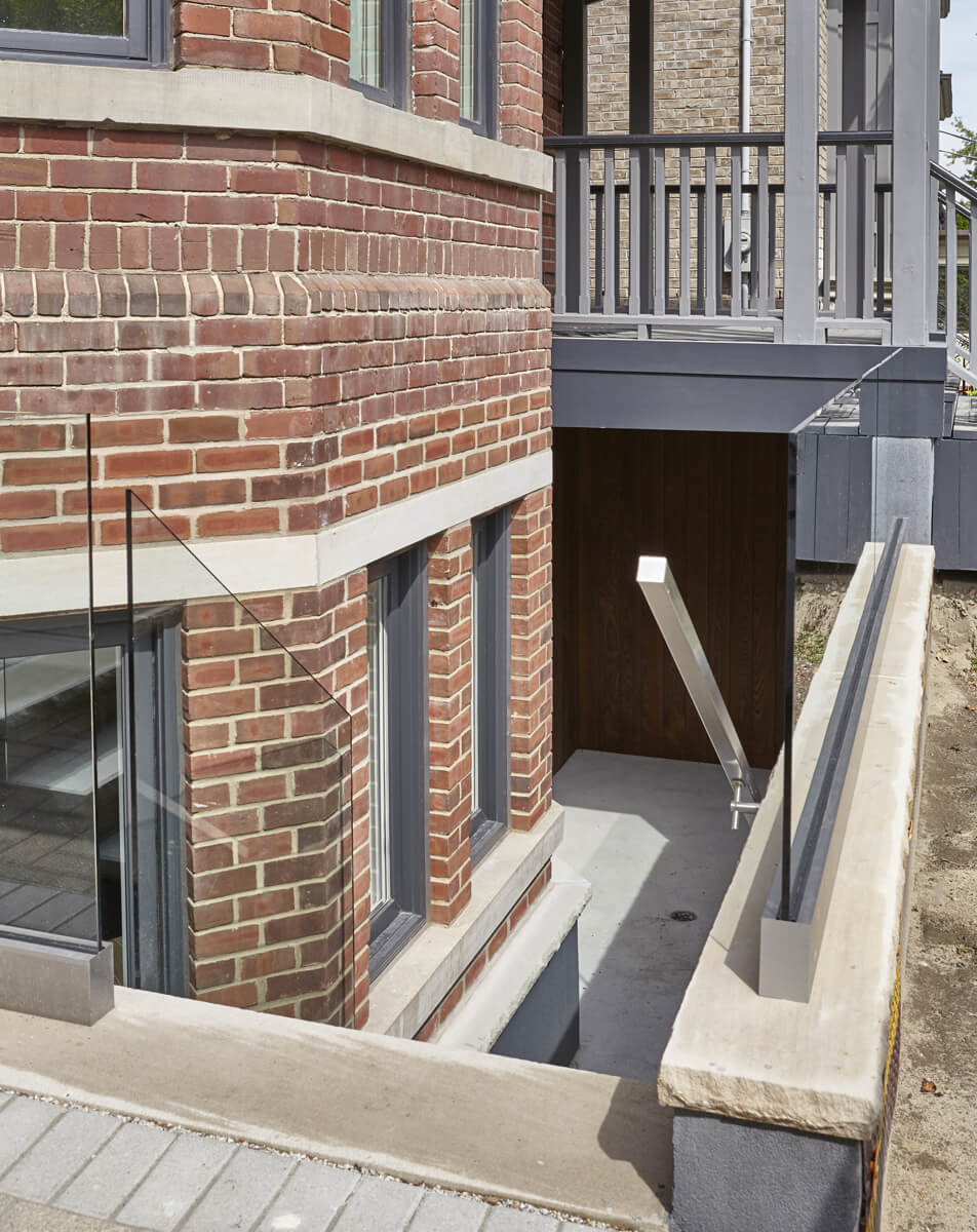 Summerhill Standout: The wide open kitchen is a chef's dream and the ceiling soars up 20 feet!