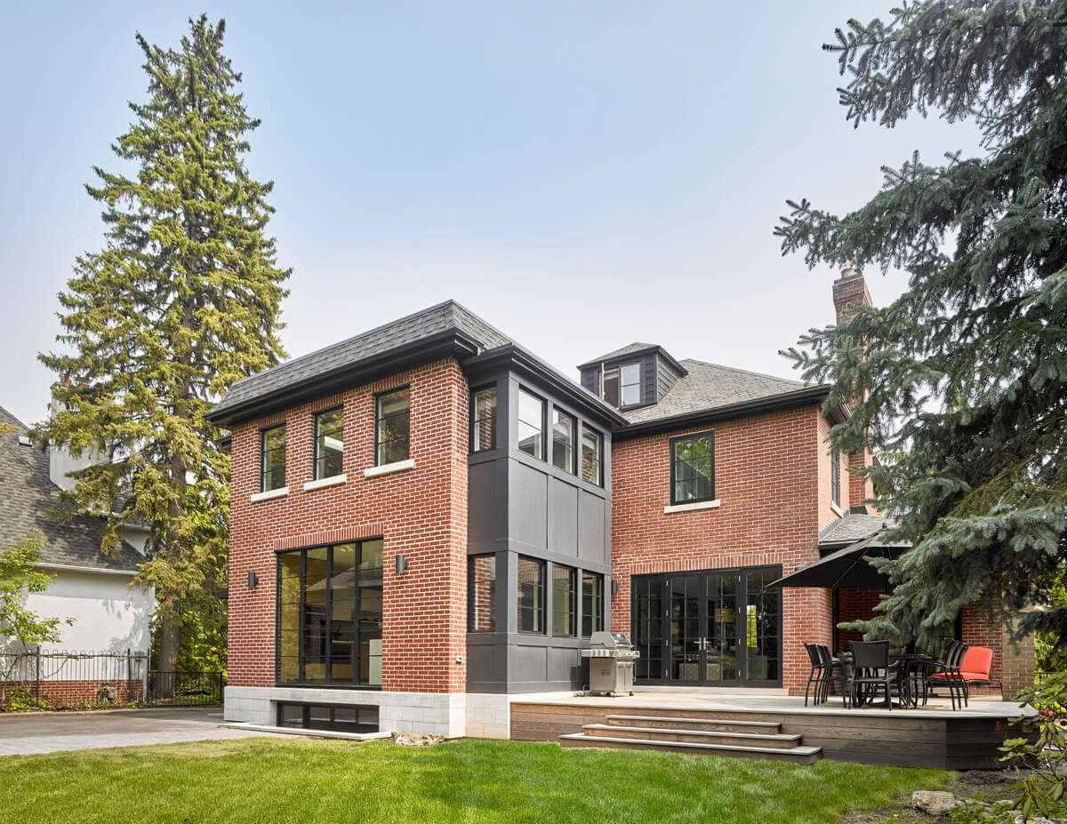 Beautiful Baby Point: A family home is refreshed with a spacious master suite, large, bright kitchen suitable for both casual gatherings and entertaining, and a sizeable rear addition