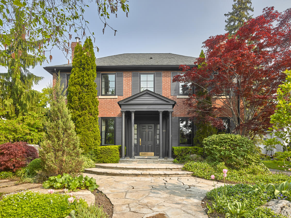 Beautiful Baby Point: Nestled within an established west-end enclave, this transformation is both contemporary yet traditional—in keeping with the surrounding neighbourhood's aesthetic