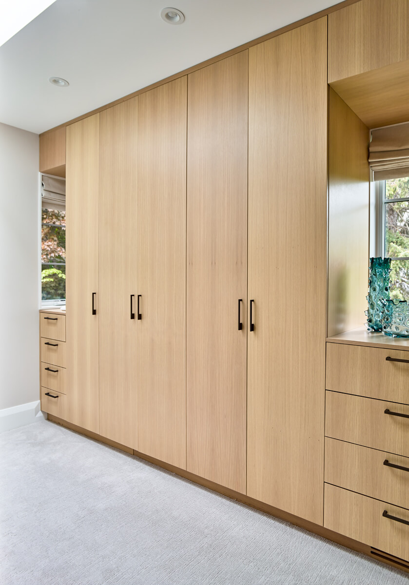 Beautiful Baby Point: A family home is refreshed with a spacious master suite, large, bright kitchen suitable for both casual gatherings and entertaining, and a sizeable rear addition