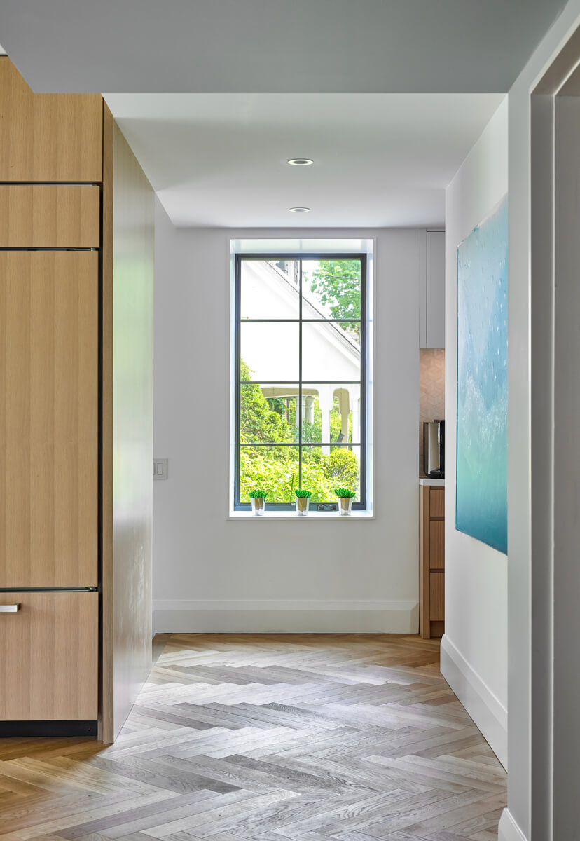 Beautiful Baby Point: Nestled within an established west-end enclave, this transformation is both contemporary yet traditional—in keeping with the surrounding neighbourhood's aesthetic