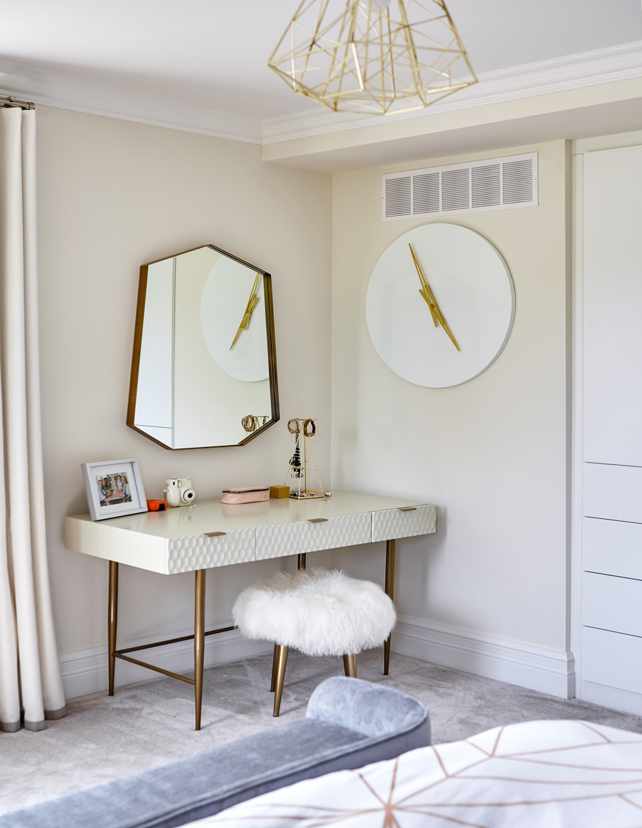 Beautiful Baby Point: A family home is refreshed with a spacious master suite, large, bright kitchen suitable for both casual gatherings and entertaining, and a sizeable rear addition