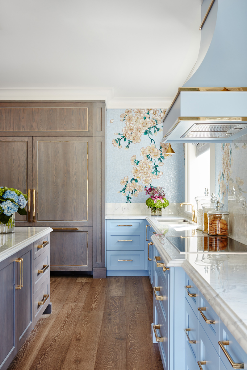 Manor Estate: Once inside, the foyer features a hexagonal wood pattern with marble inlays and brass borders which opens into a bright and spacious interior with sumptuous living spaces