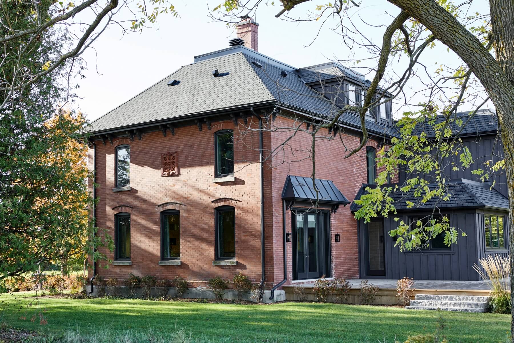 Manor Estate: The fine balance of curved and straight lines results in an uncomplicated design that is both comfortable and relaxing while still sophisticated and refined