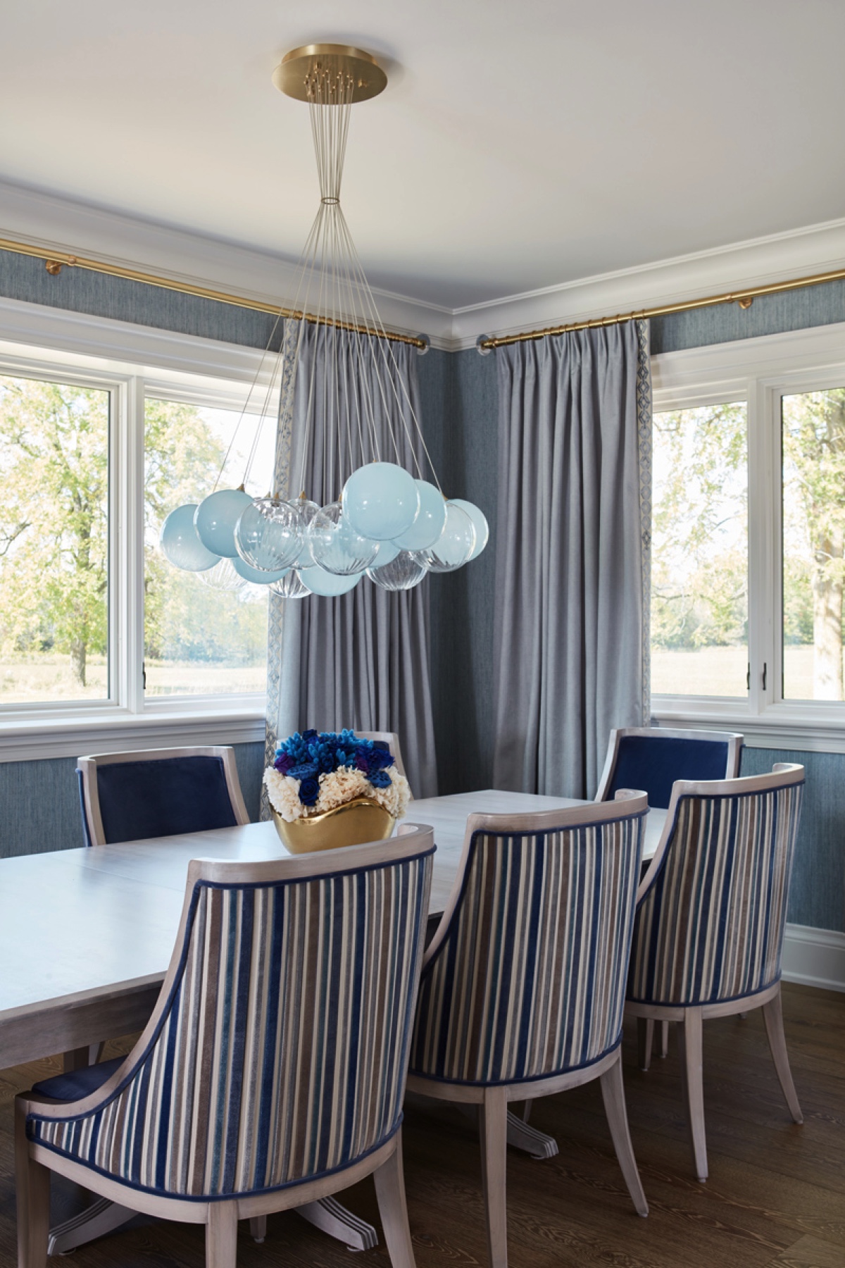 Manor Estate: This estate is a transitional home that blends traditional architectural elements with clean-lined furniture and modern finishes