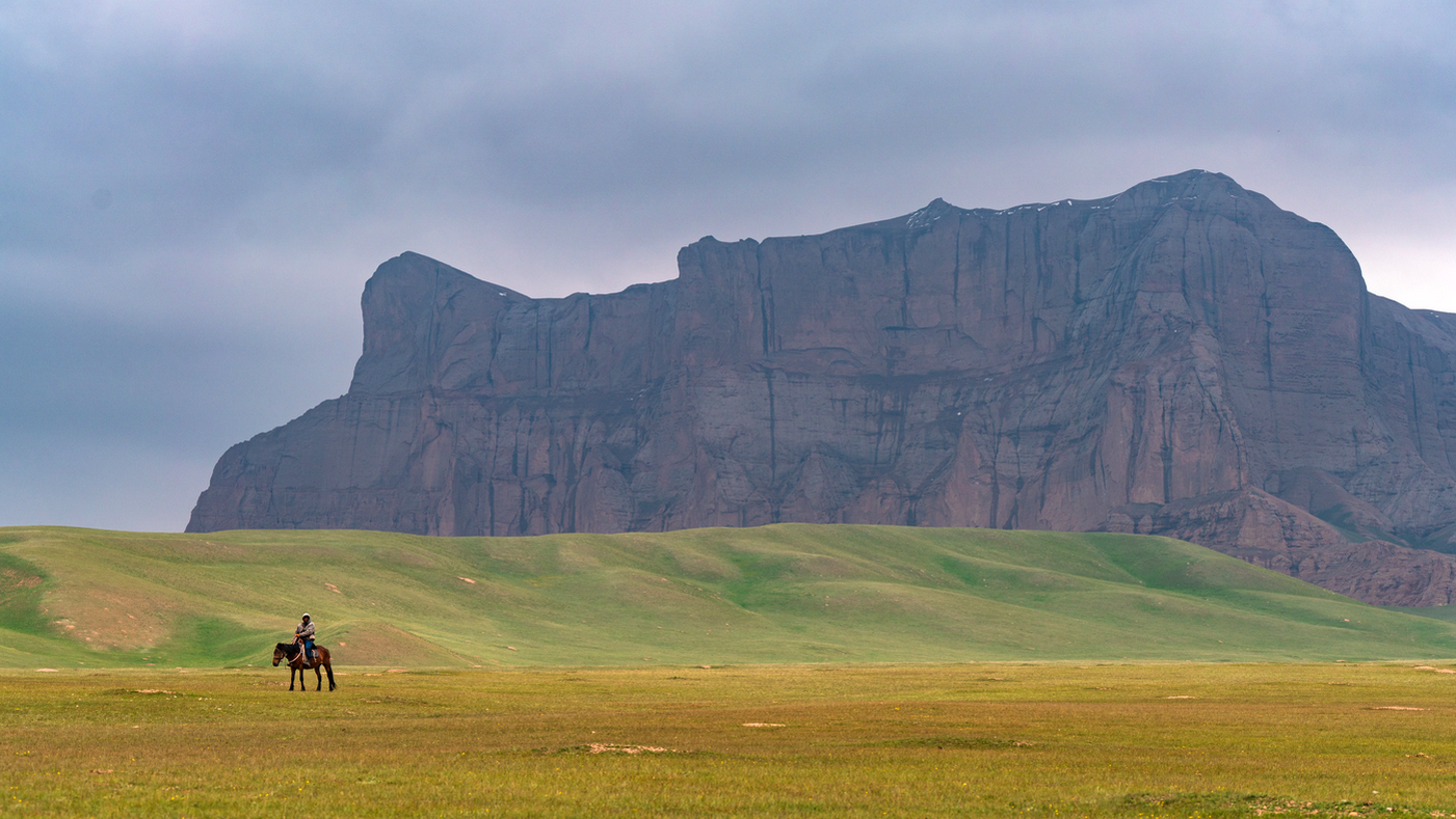 Trekking a cavallo in Kyrgyzstan tra le montagne del Tien Shan e il lago Song Kol