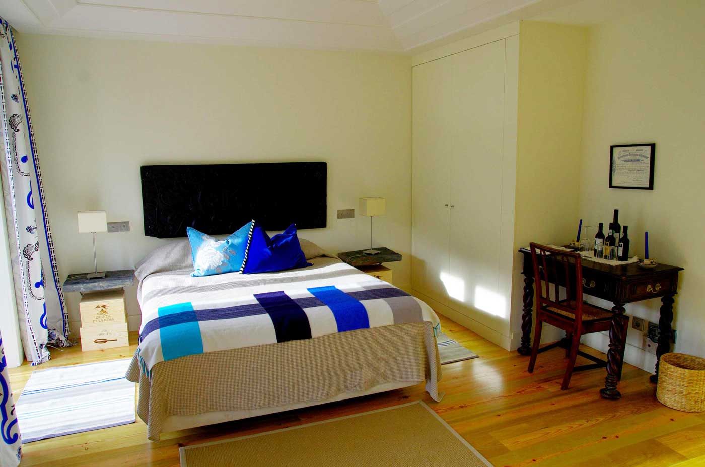 room photo