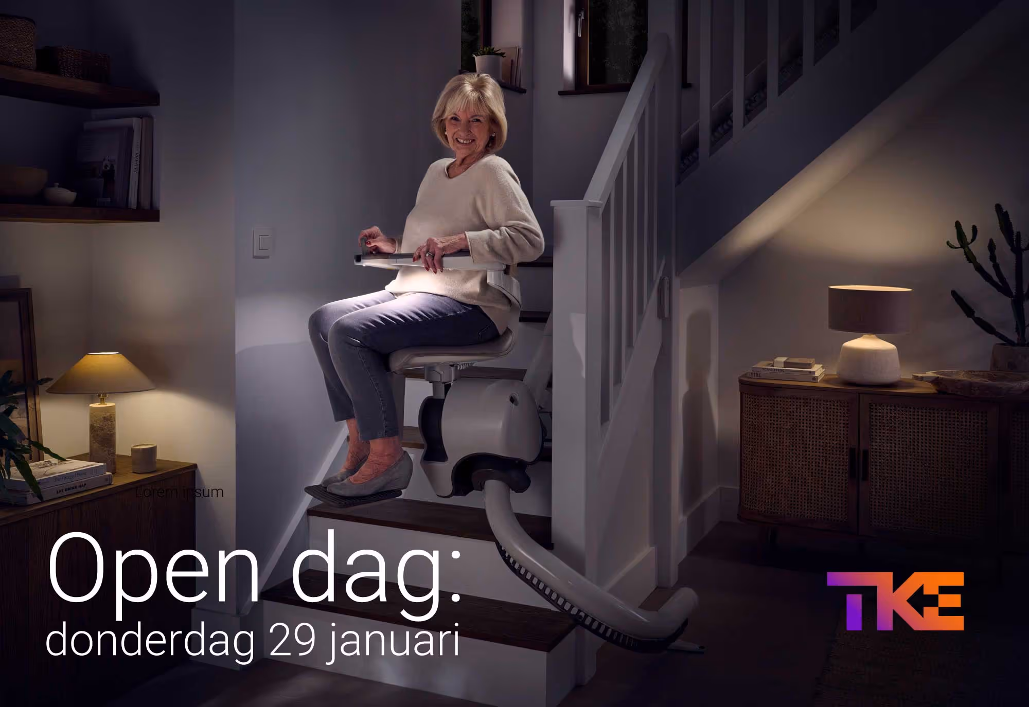 Kerstman met bel in staopstoel