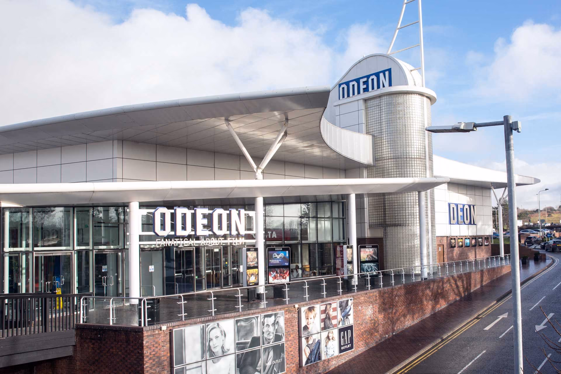 Sinema Odeon yn allfa dylunydd Penybont