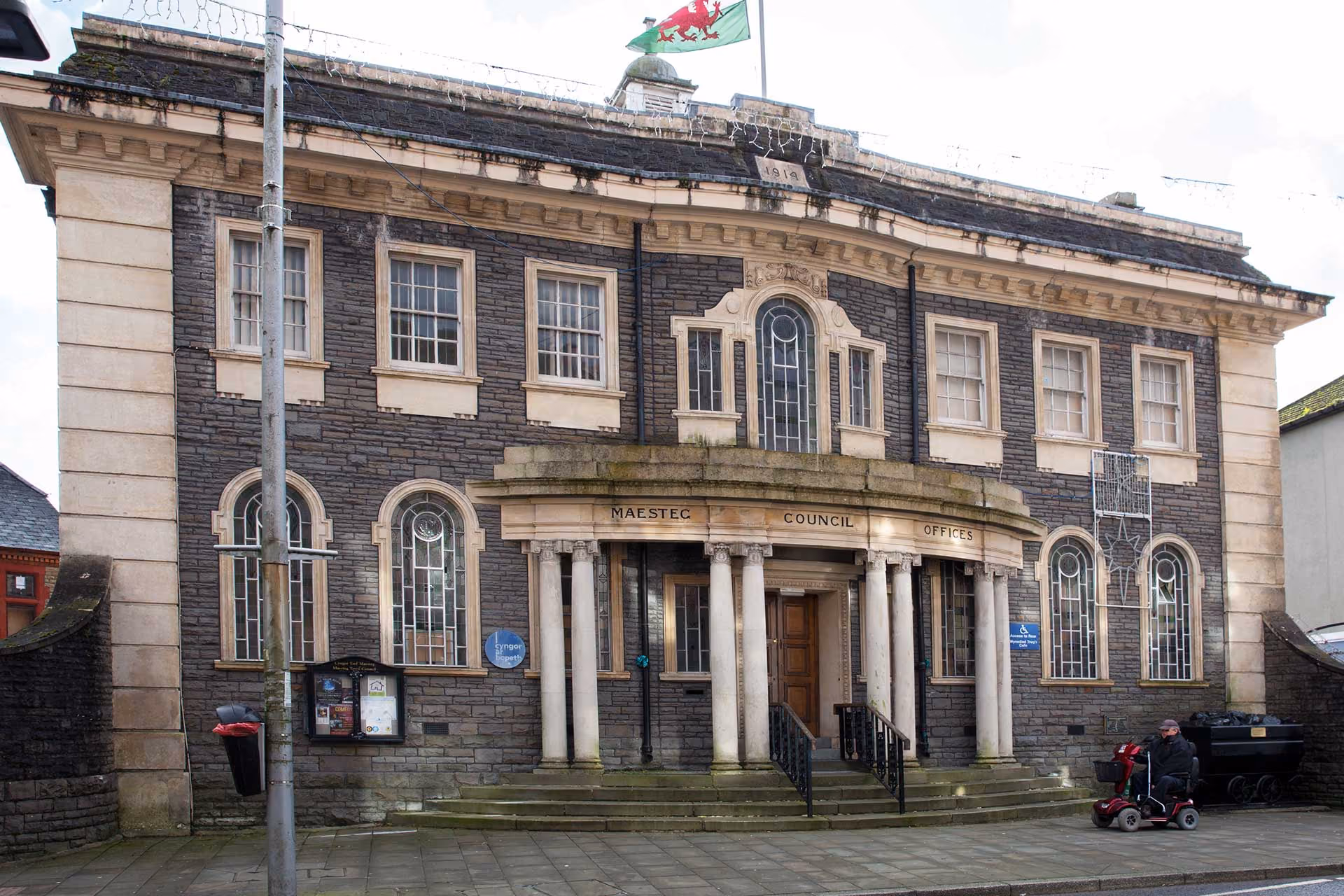 Swyddfeydd Cyngor Maesteg