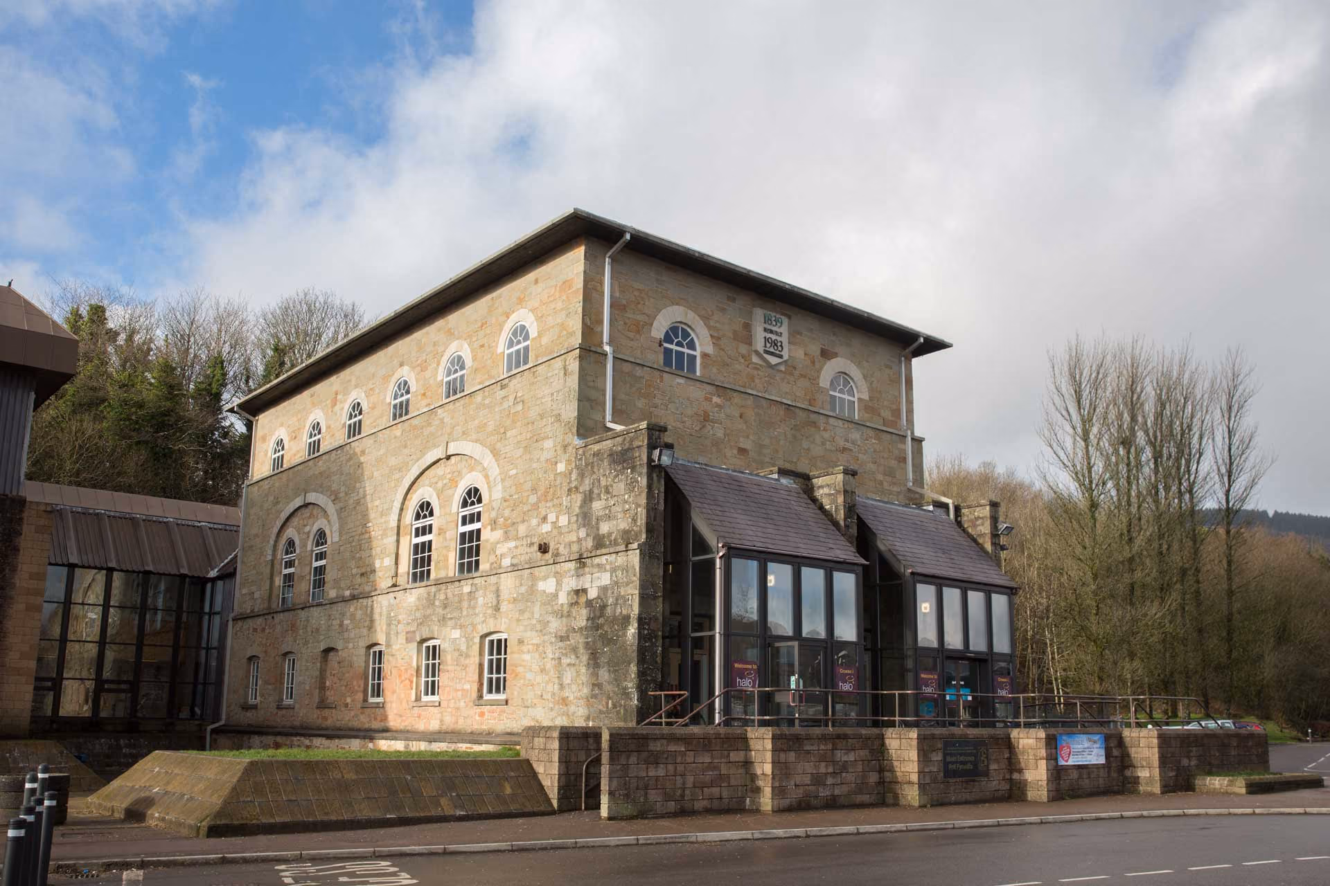 Canolfan hamdden Maesteg