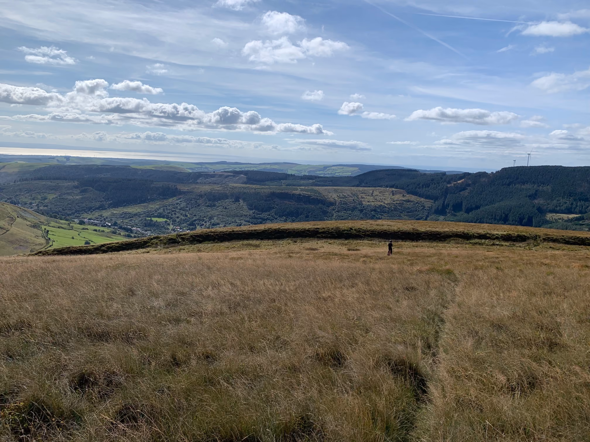 Archwilio Heol Fawr Morgannwg: Siwrnai Olygfaol drwy Dde Cymru