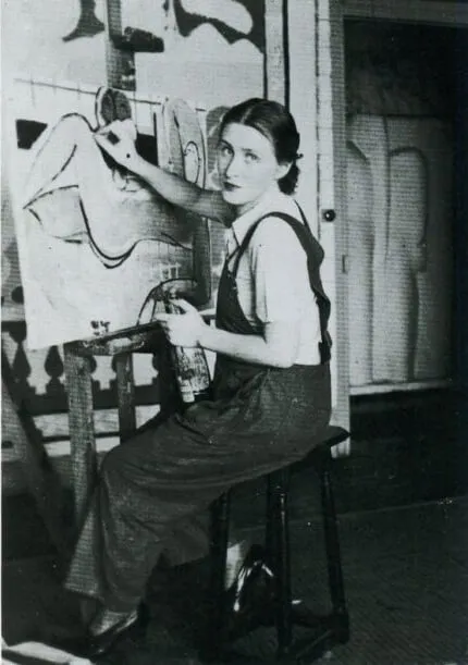 Lydia Delectorskaya working in Matisse’s studio.
