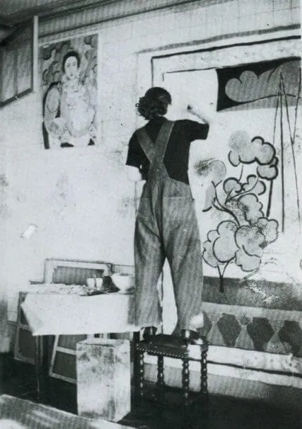 Lydia Delectorskaya working in Matisse’s studio.