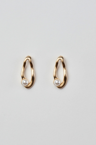Gold Pearl Oval Earring