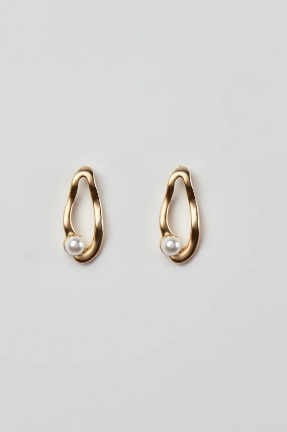 Gold Pearl Oval Earring