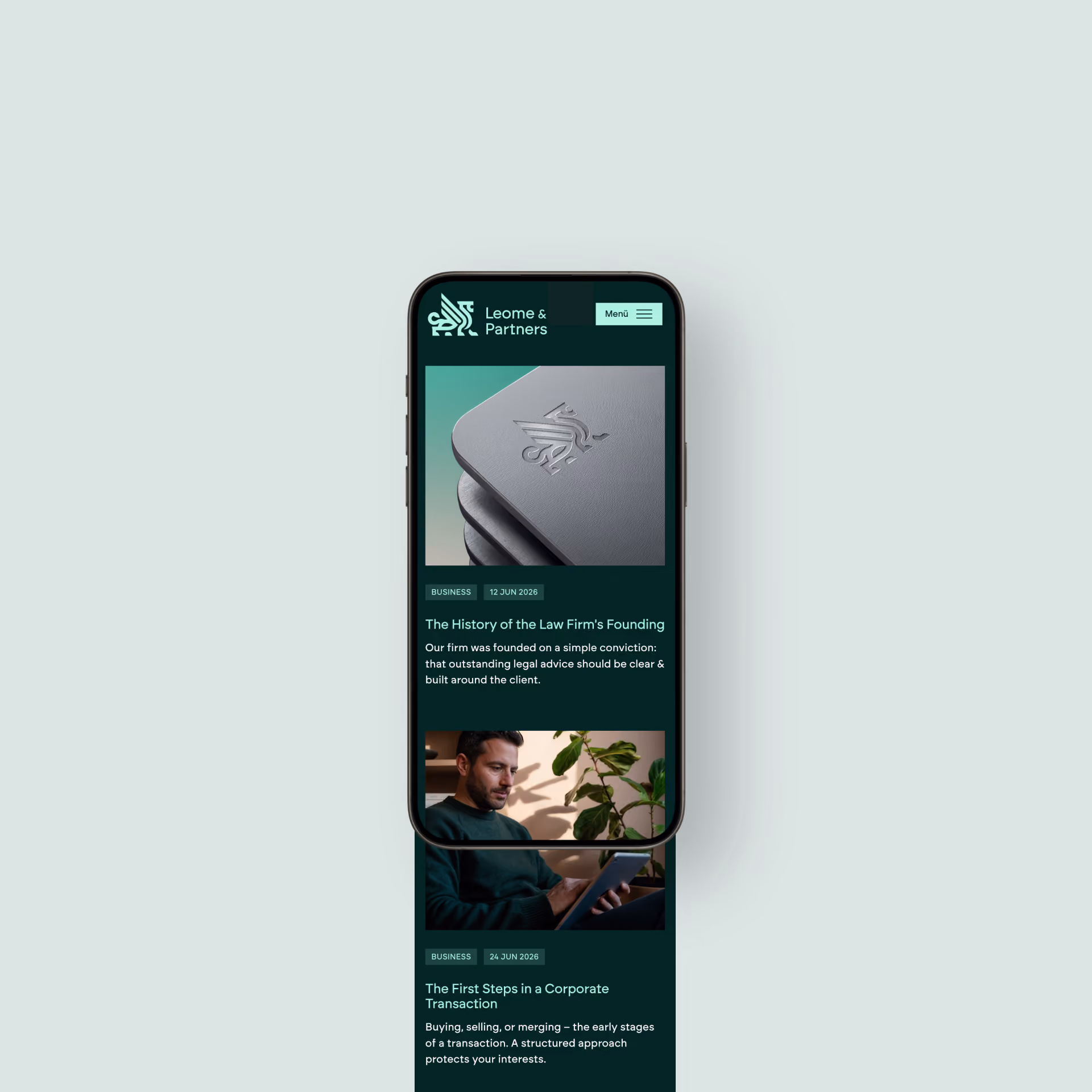 iPhone Mockup von einer Website mit grünem Designstil.