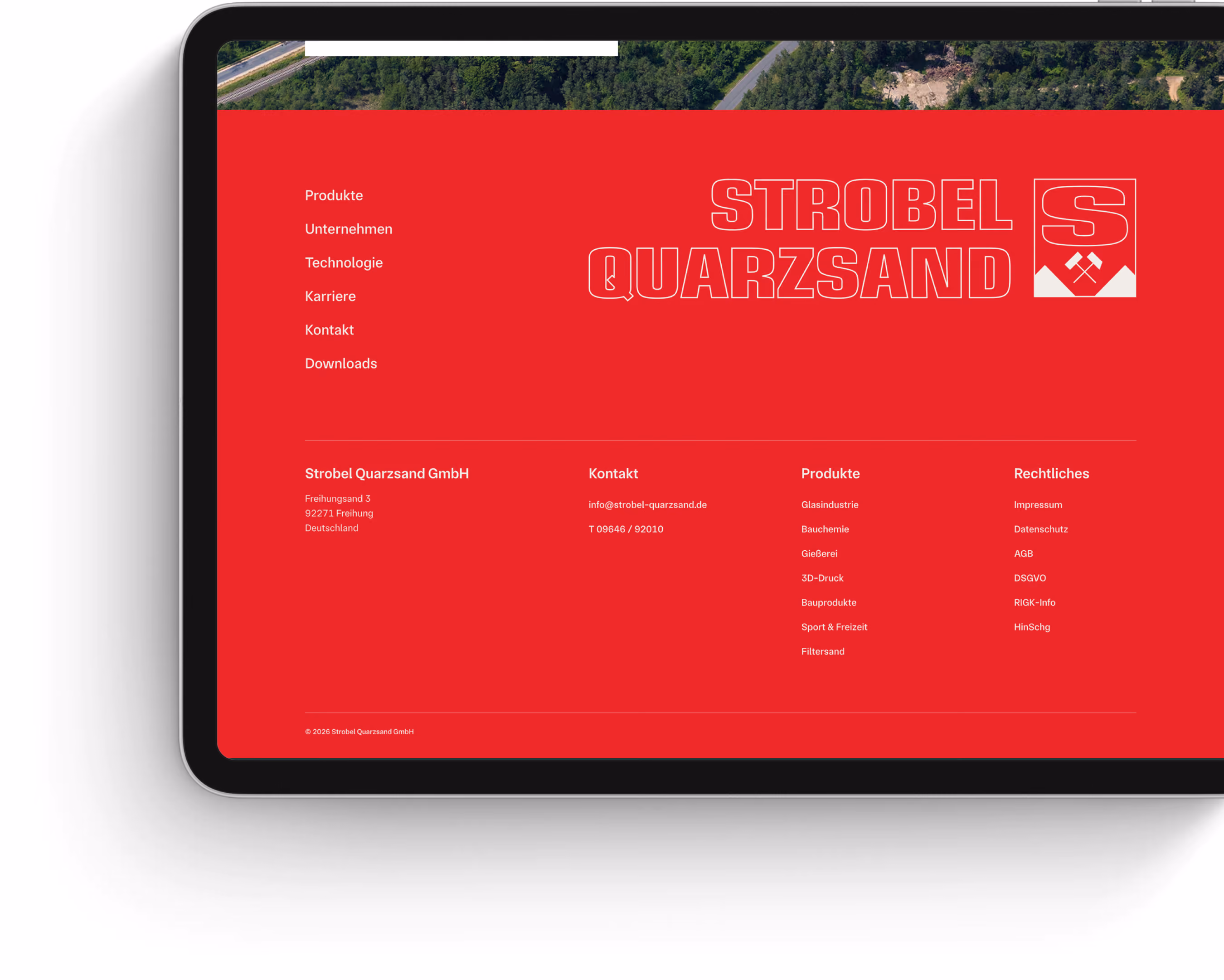 iPad Mockup zeigt den Footer der Website von Strobel Quarzsand.