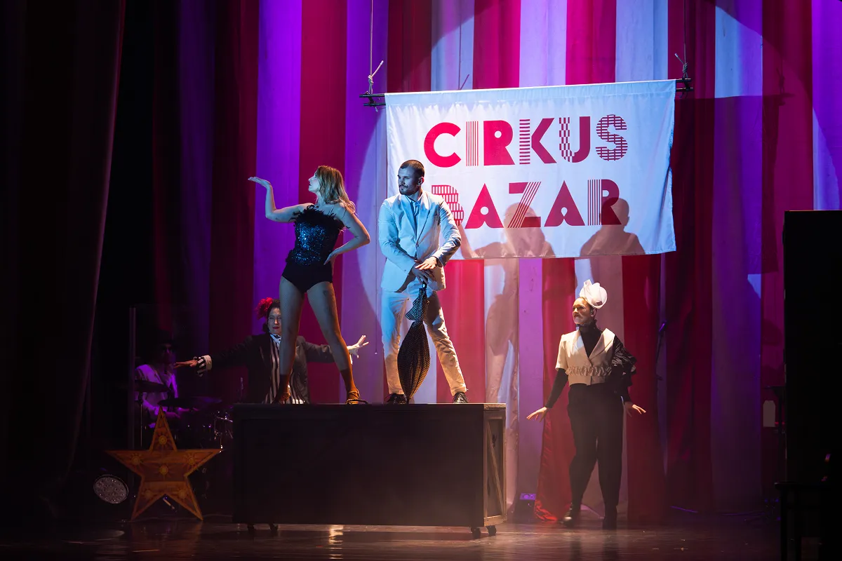 Fotografie z představení Cirkus Bazar