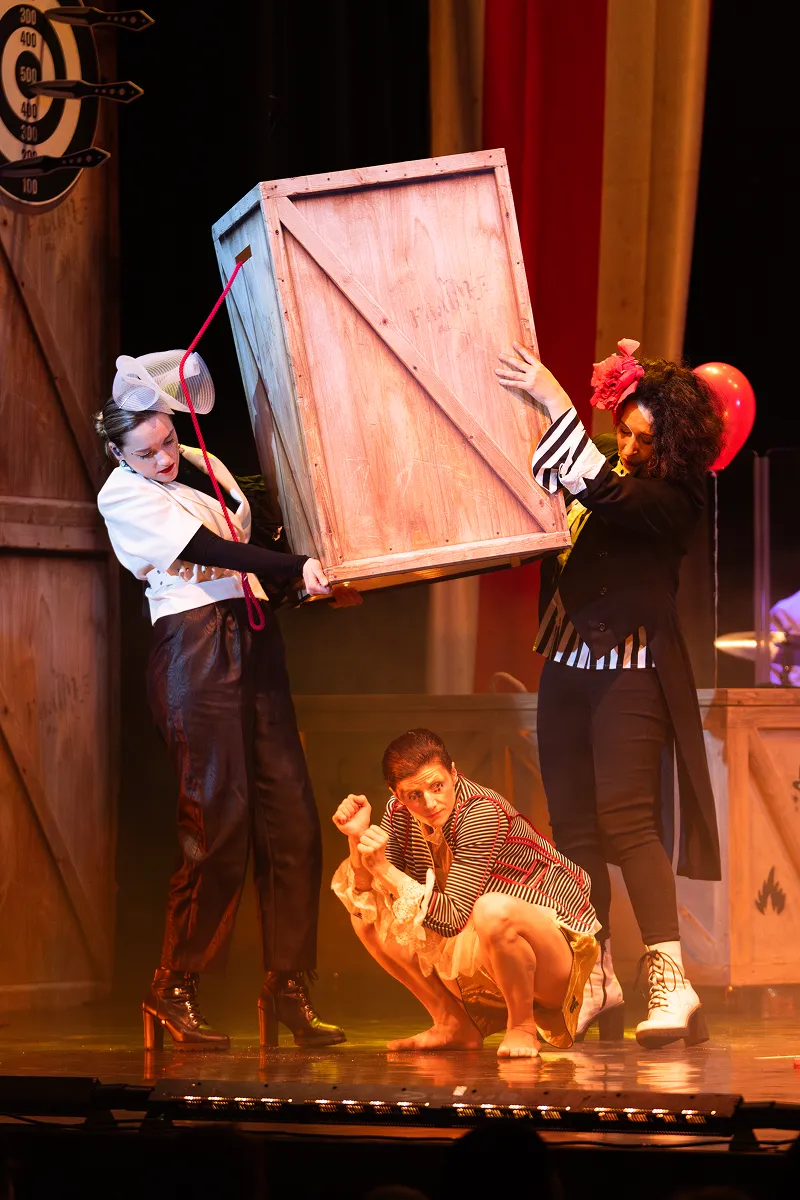 Fotografie z představení Cirkus Bazar