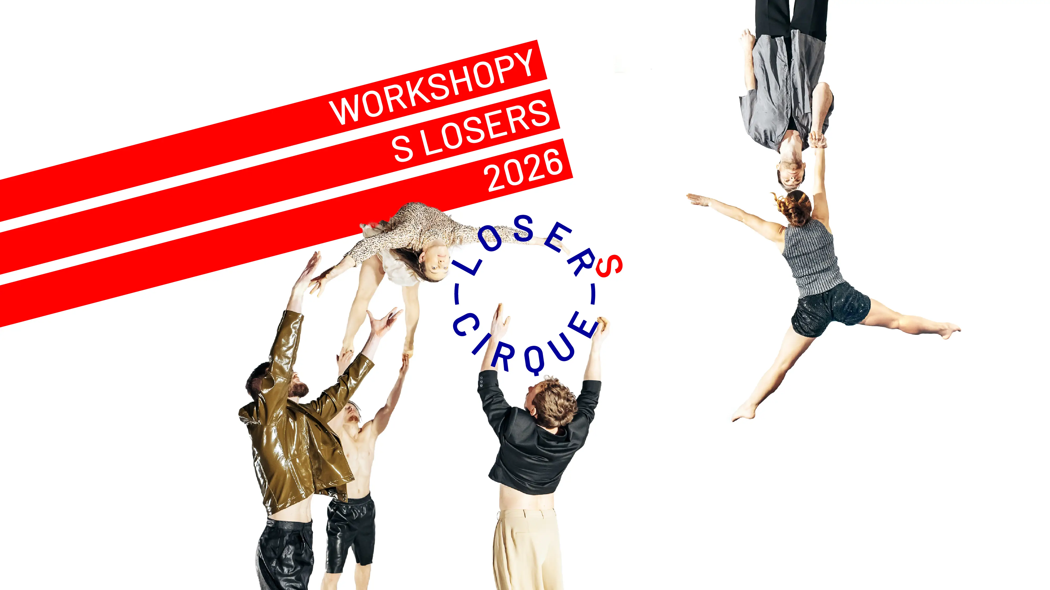 Performer z Losers předvádí účastníkům workshopu prvek párové akrobacie