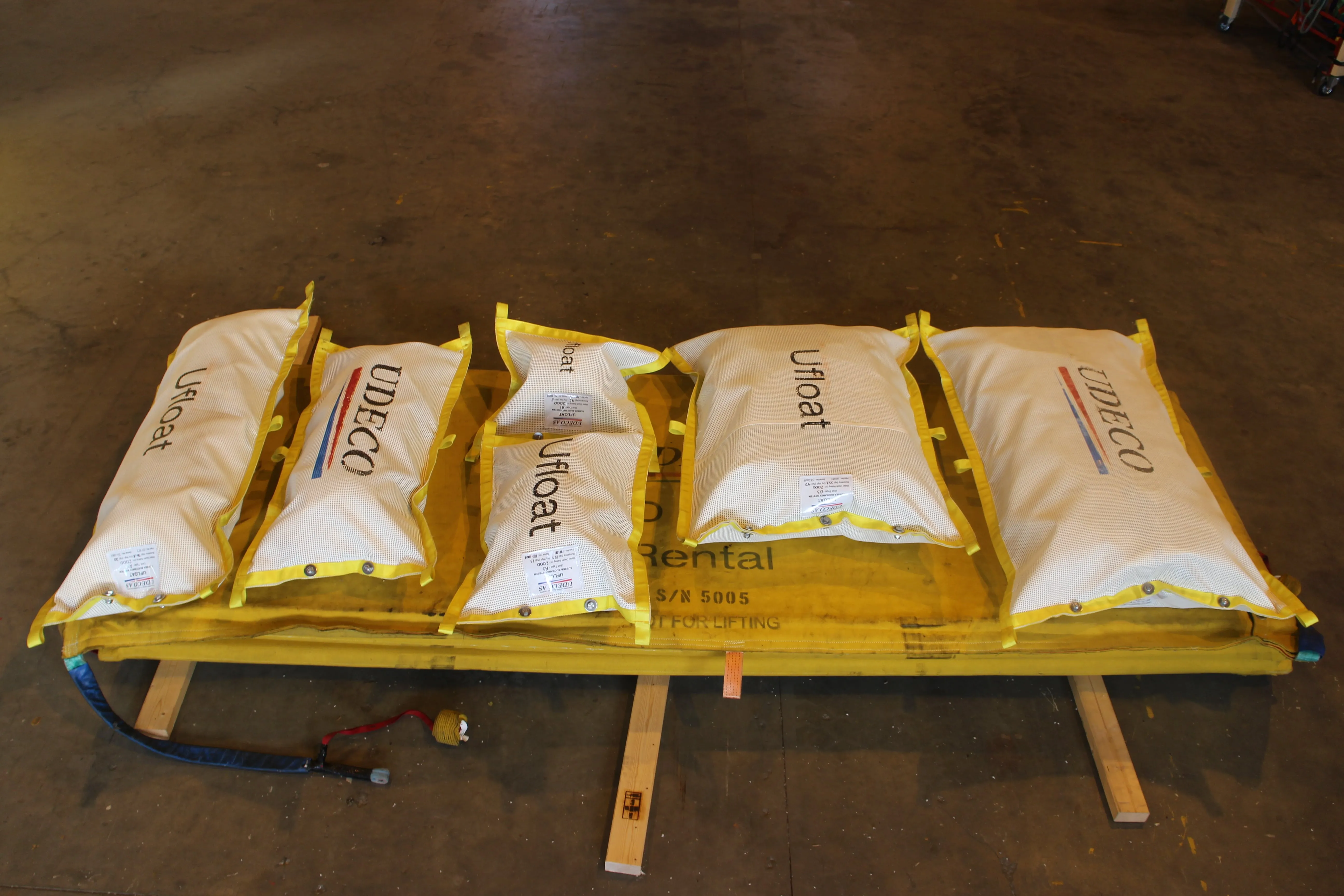 Ufloat type A and B - deepwater, lightweight buoyancy unit