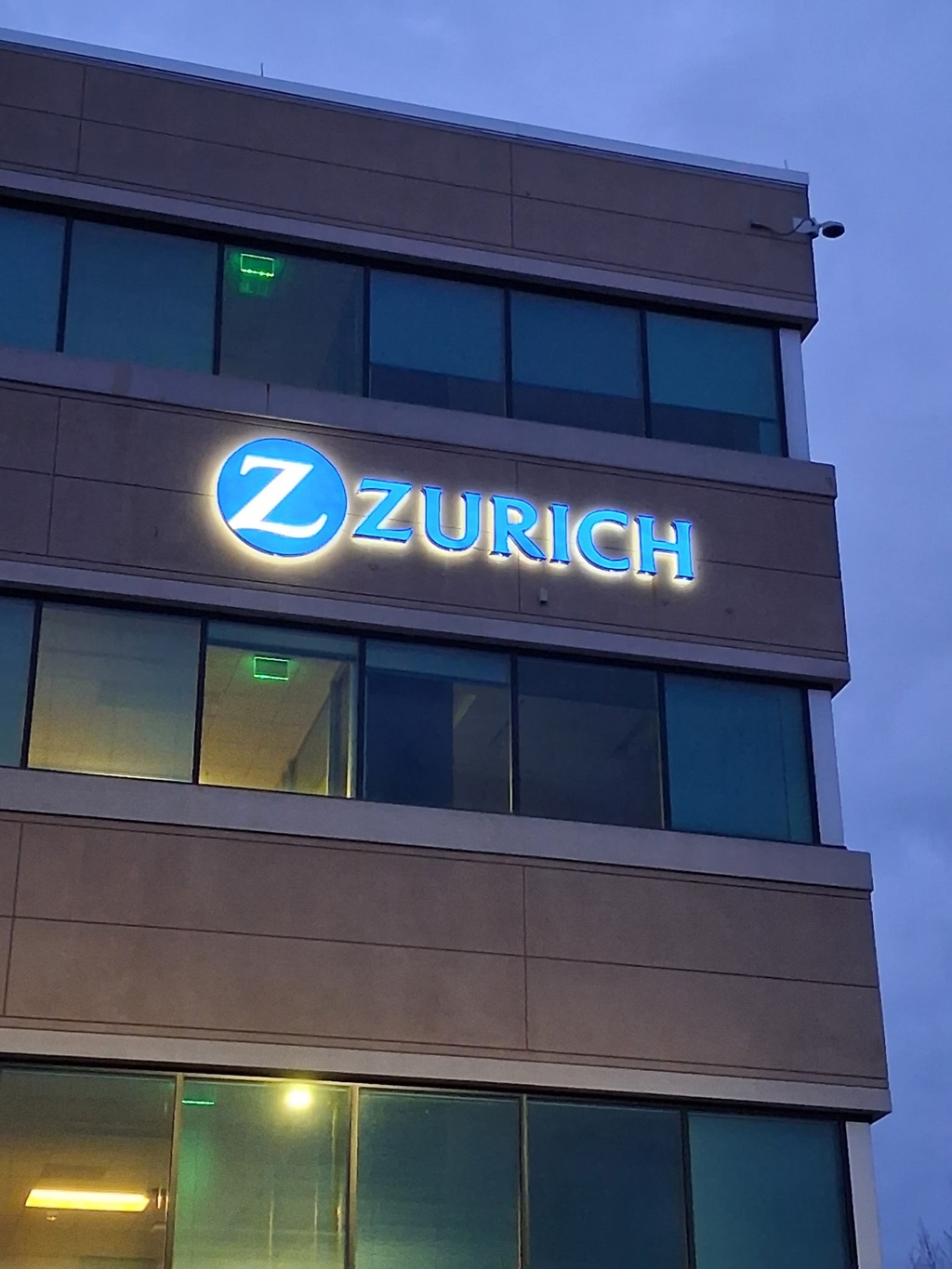Illuminated channel letters and logo