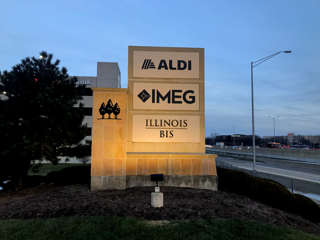 Monument sign illumination
