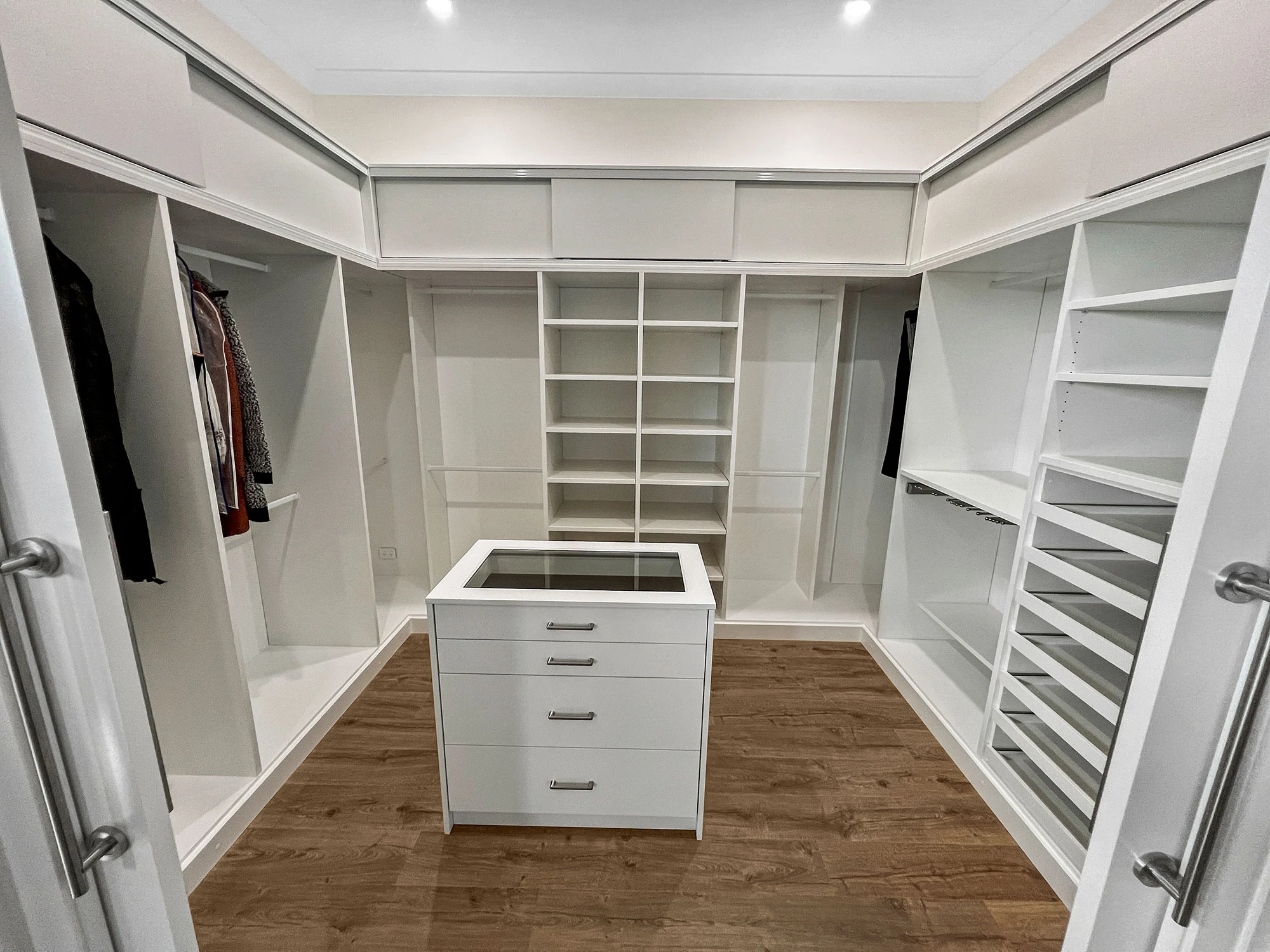 How to Plan and Design the Perfect Walk In Wardrobe
