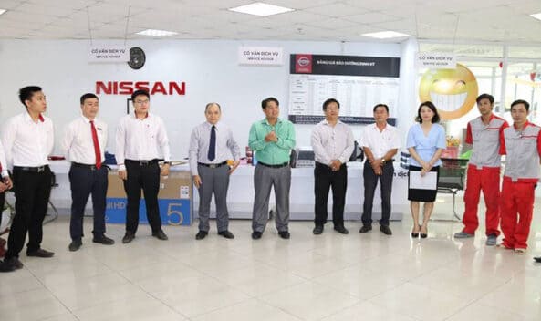 Đội ngũ nhân viên được đào tạo chuyên nghiệp mang đến sự hài lòng cho khách hàng
