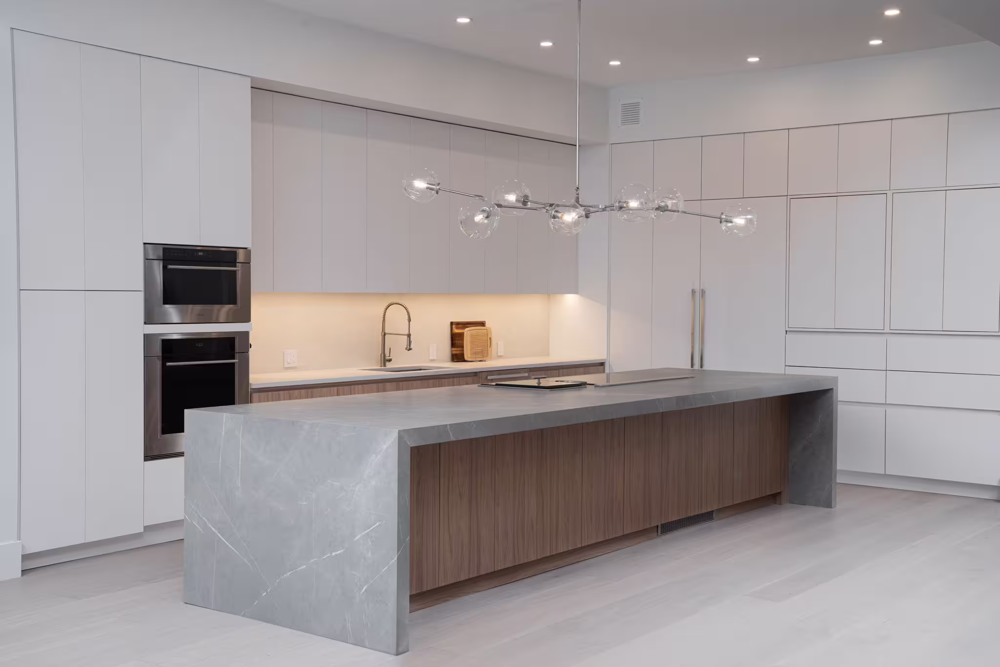 Manhattan condo renovation at The Chelsea Mercantile, 252 Seventh Avenue, by Gallery KBNY