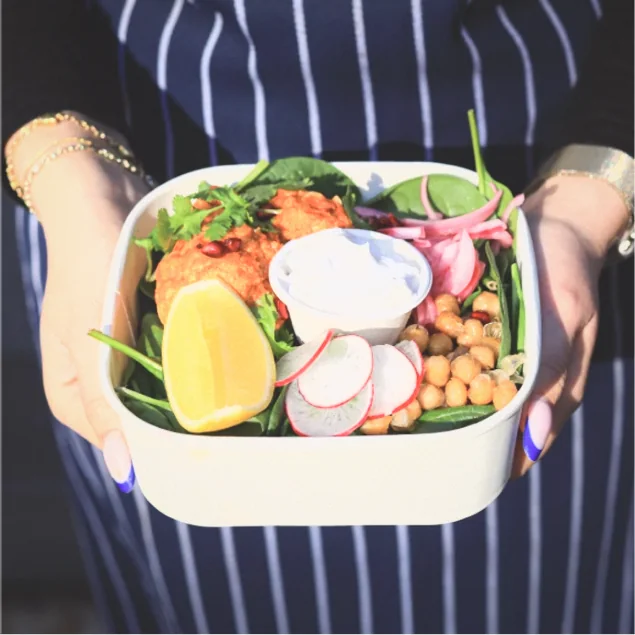 Salad bowl with harissa chicken, chickpeas and radish
