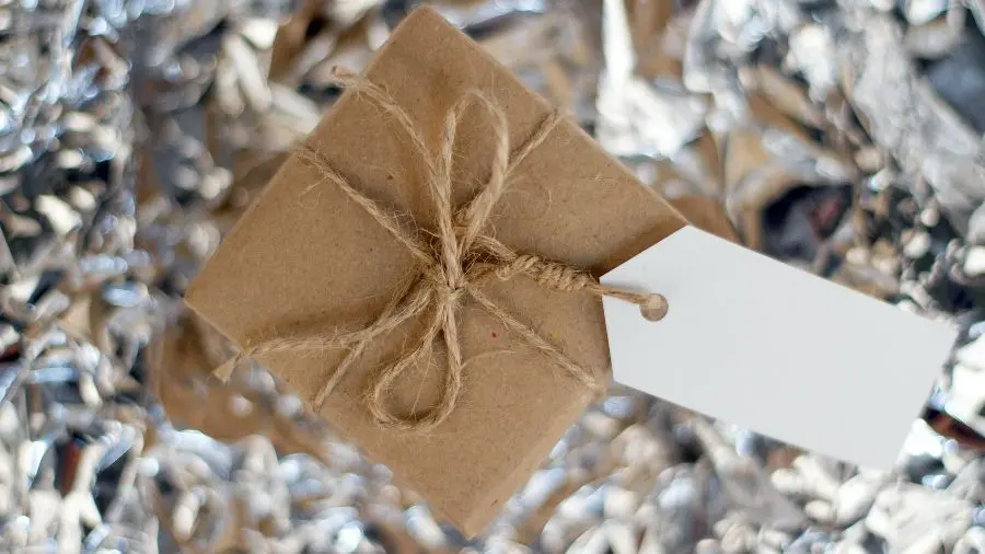 A small gift box with a note