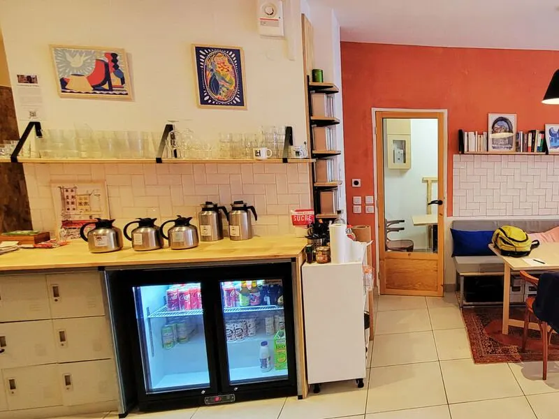 Espace boisson et snack dans le café studieux du mangrove