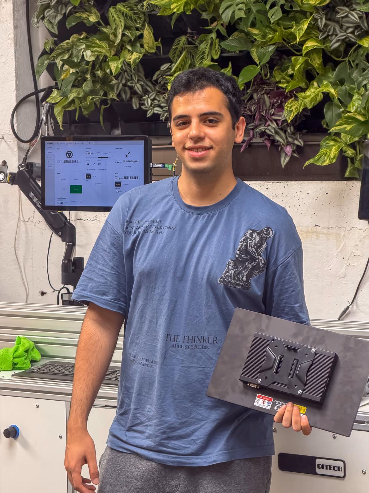Khalil Ben Dhief - Programmierung der Control-Software bei QiTech Industries