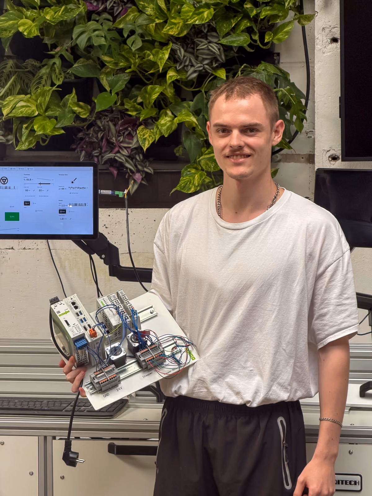 Melvin Spieß - Programmierung der Control-Software bei QiTech Industries