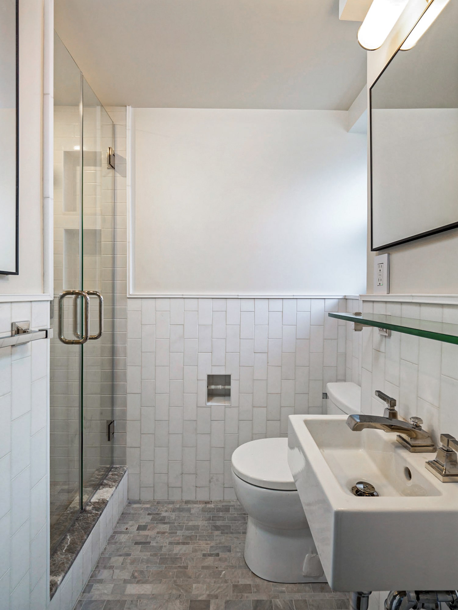 Renovated interior detail of a pre-war co-op at Downtown Brooklyn, by Gallery KBNY (view 3)