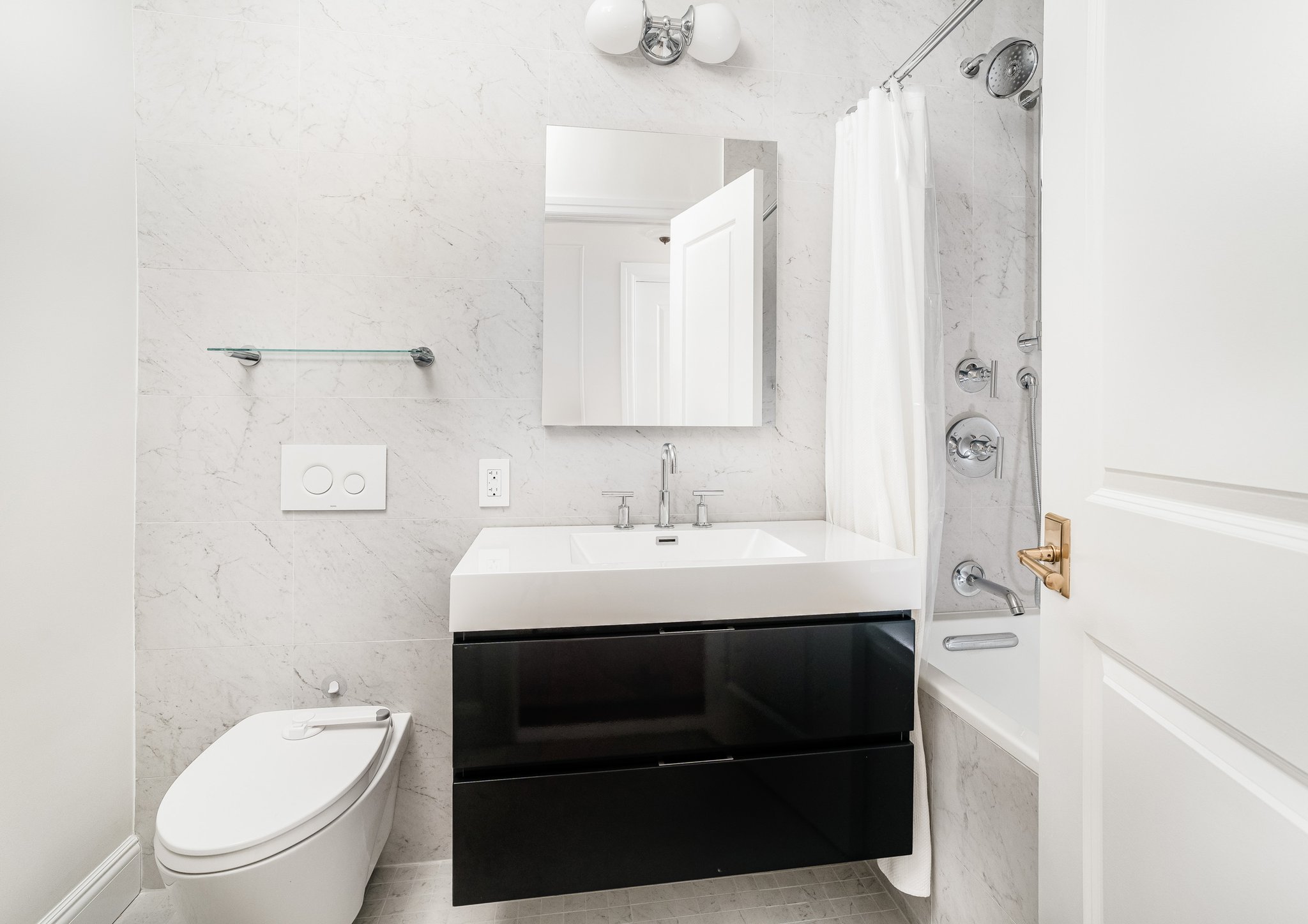 Renovated interior detail of a pre-war co-op combination at 61 Pierrepont Street in Brooklyn Heights, Brooklyn, by Gallery KBNY (view 3)