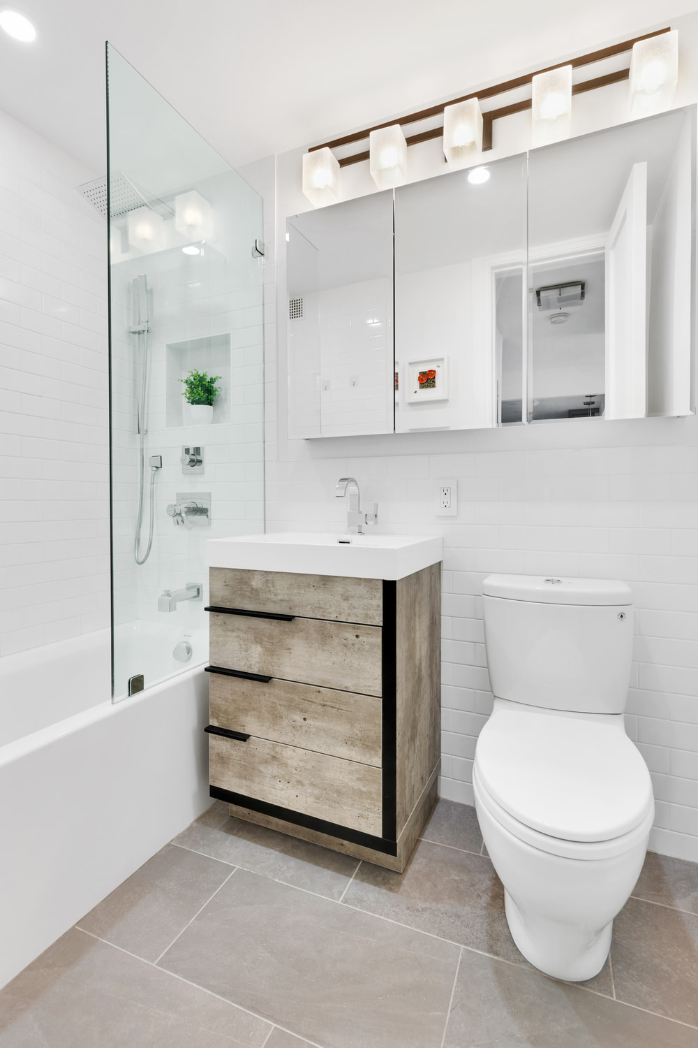 Renovated interior detail of a post-war condo at 61 Jane Street in the West Village, Manhattan, by Gallery KBNY (view 2)