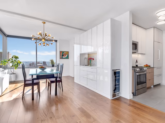 Renovated interior detail of a post-war condo at Leighton House at 360 East 88th Street on the Upper East Side, Manhattan, by Gallery KBNY (view 1)