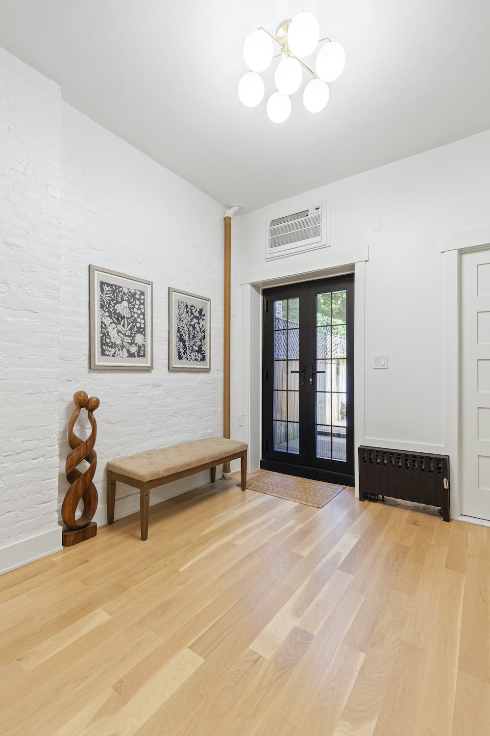 Renovated interior detail of a pre-war townhouse at 529 East 87th Street on the Upper East Side, Manhattan, by Gallery KBNY (view 2)