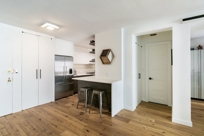 Renovated interior of a post-war co-op combination at Coliseum Park Apartments at 30 West 60th Street on the Upper West Side, Manhattan, by Gallery KBNY (view 2)